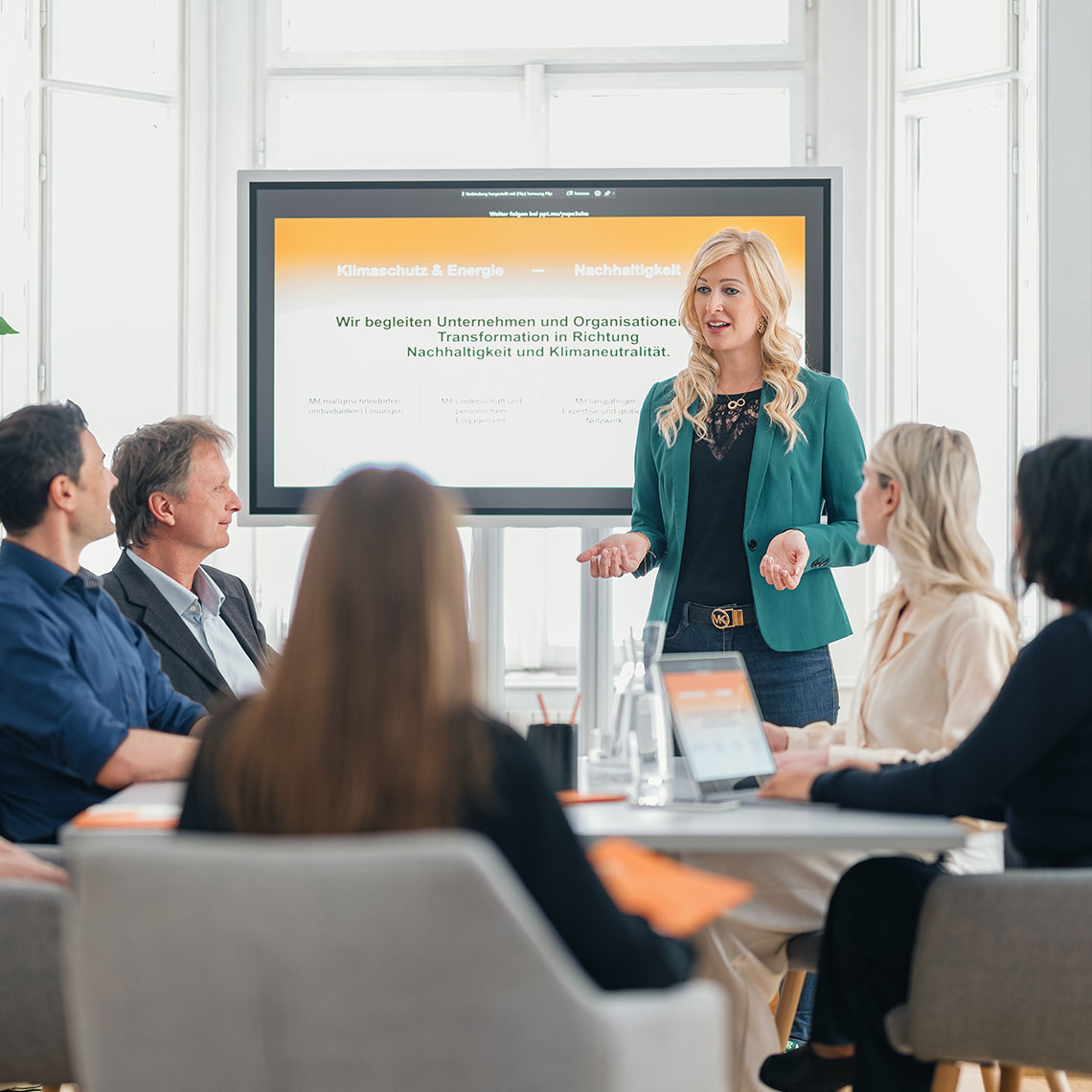 Präsentation vor mehreren Menschen